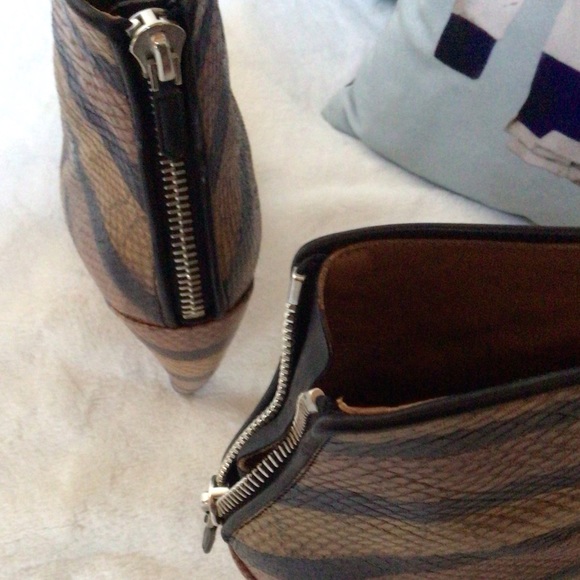 Givenchy Patch.Ayer’s boot, 38.5 - Picture 12 of 16